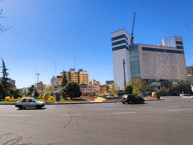 میدان ونک در نزدیکی بیمارستان نور