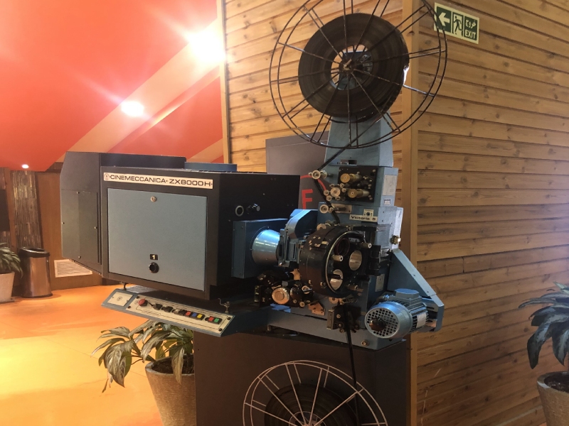 پردیس سینمایی مگامال