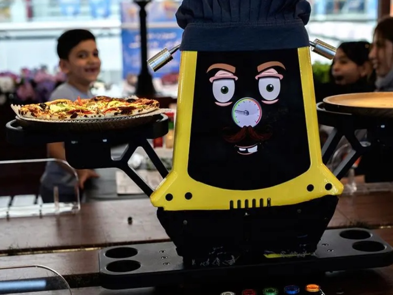 رستوران رباتیک کوروش