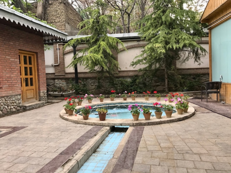 باغ موزه هنر ایرانی رستوران