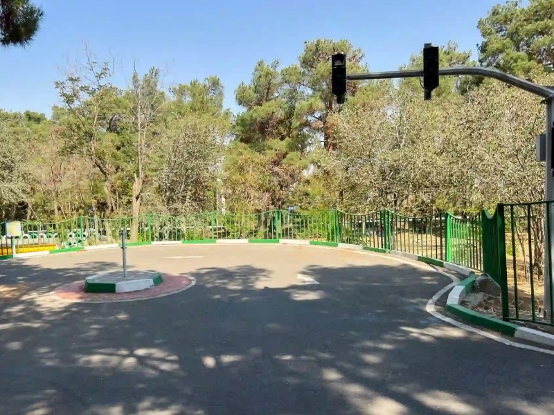 محوطه پیست سرخه حصار