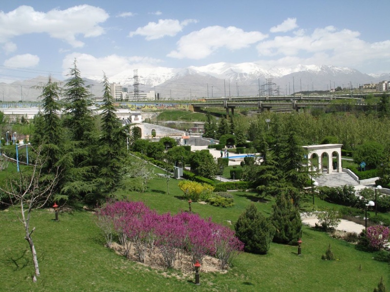 بوستان گفتگو در نزدیکی برج میلاد
