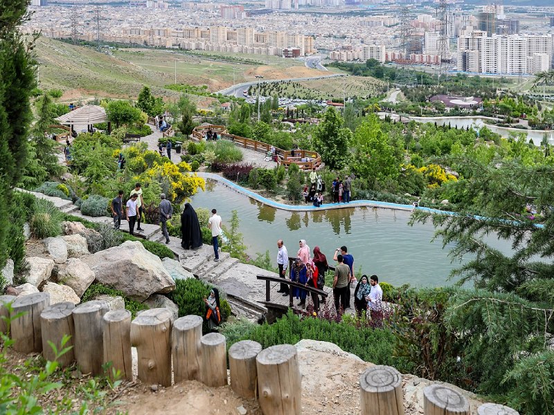 پارک آبشار در غرب تهران