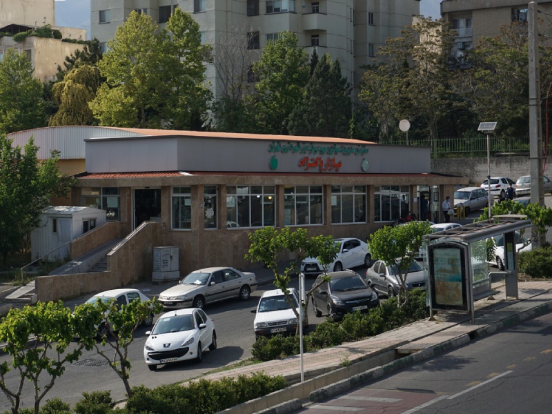 ایستگاه اتوبوس در سعادت آباد