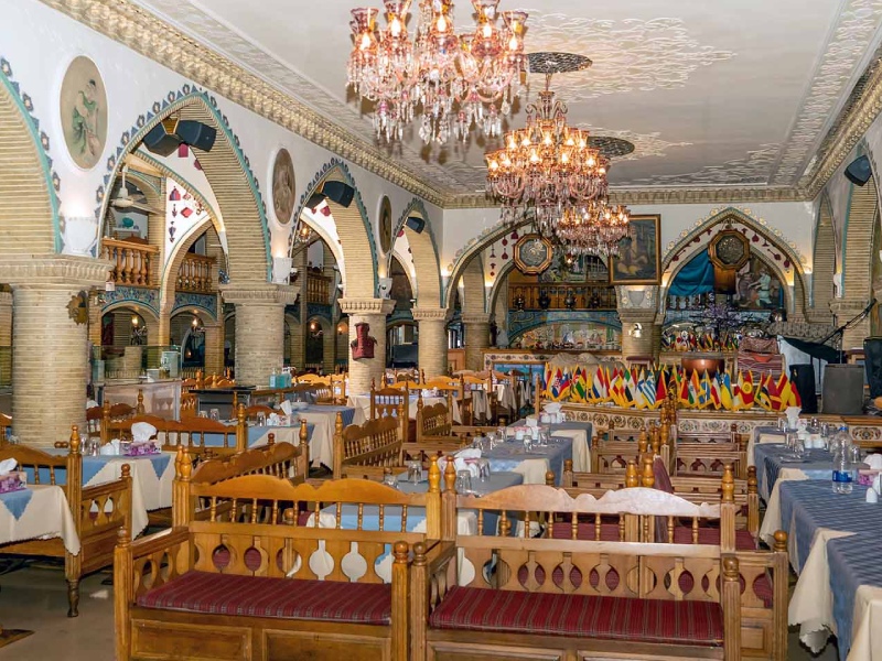 رستوران سنتی عالی قاپو تهران