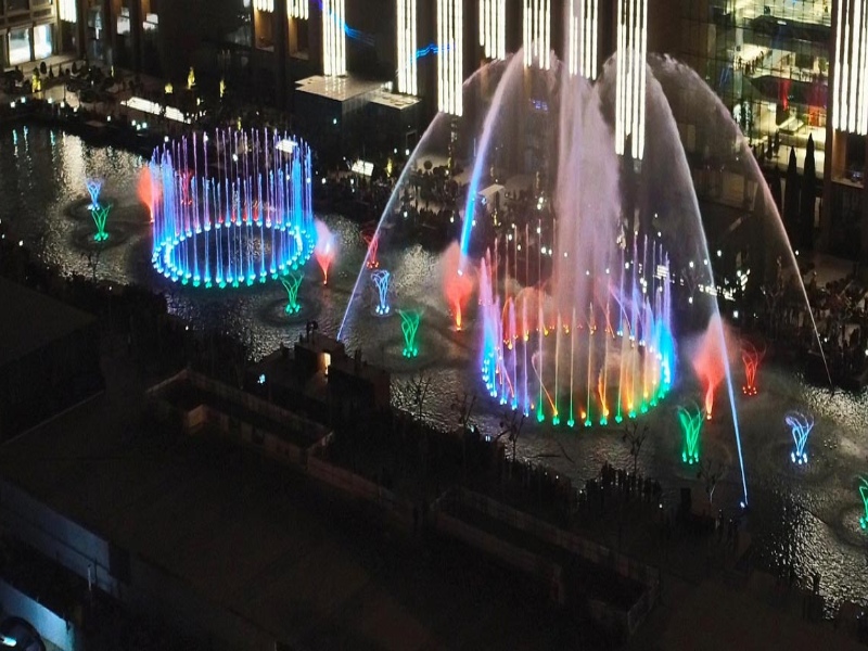 آب نمای موزیکال ایران مال تهران در شب
