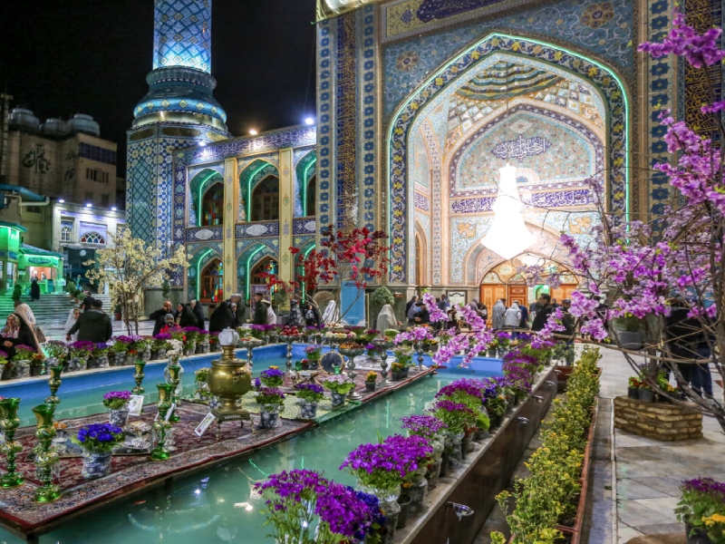 تحویل سال در امام زاده صالح تهران