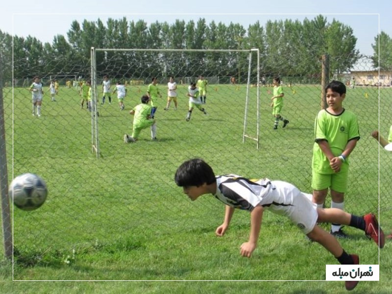 زمین فوتبال باشگاه انقلاب